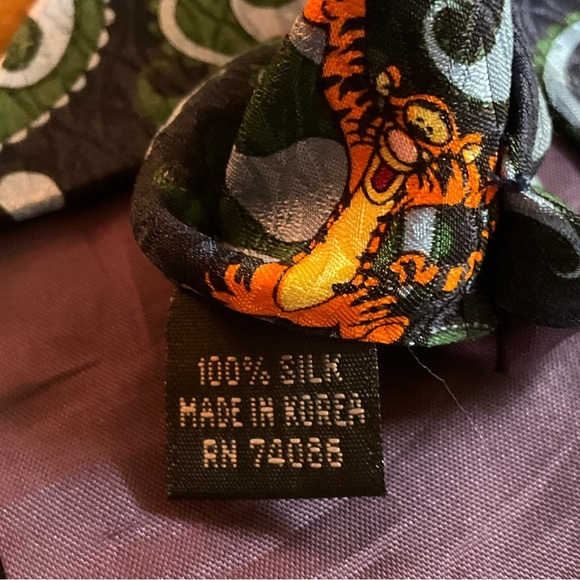 Pooh 100 Acre Collection Silk Tie - Picture 3 of 3